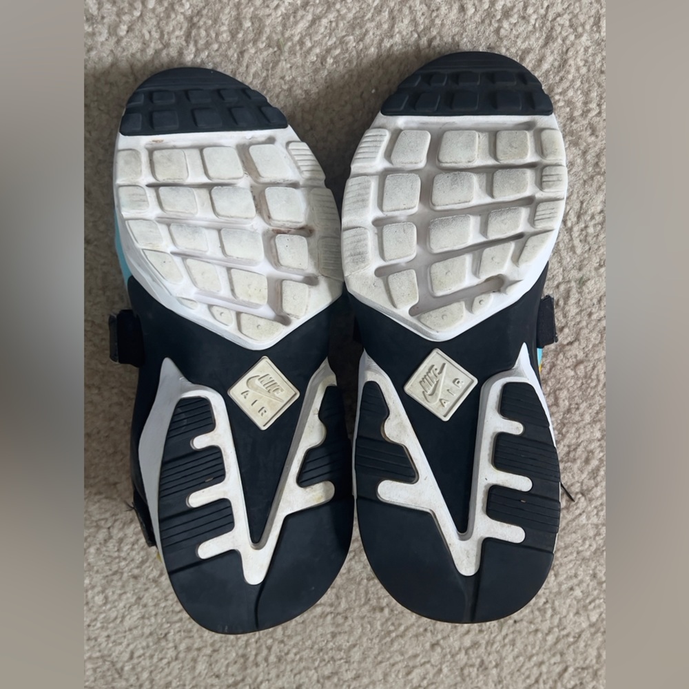 Nike Air Huarache City  - Size 9.5 - Picture 3 of 14